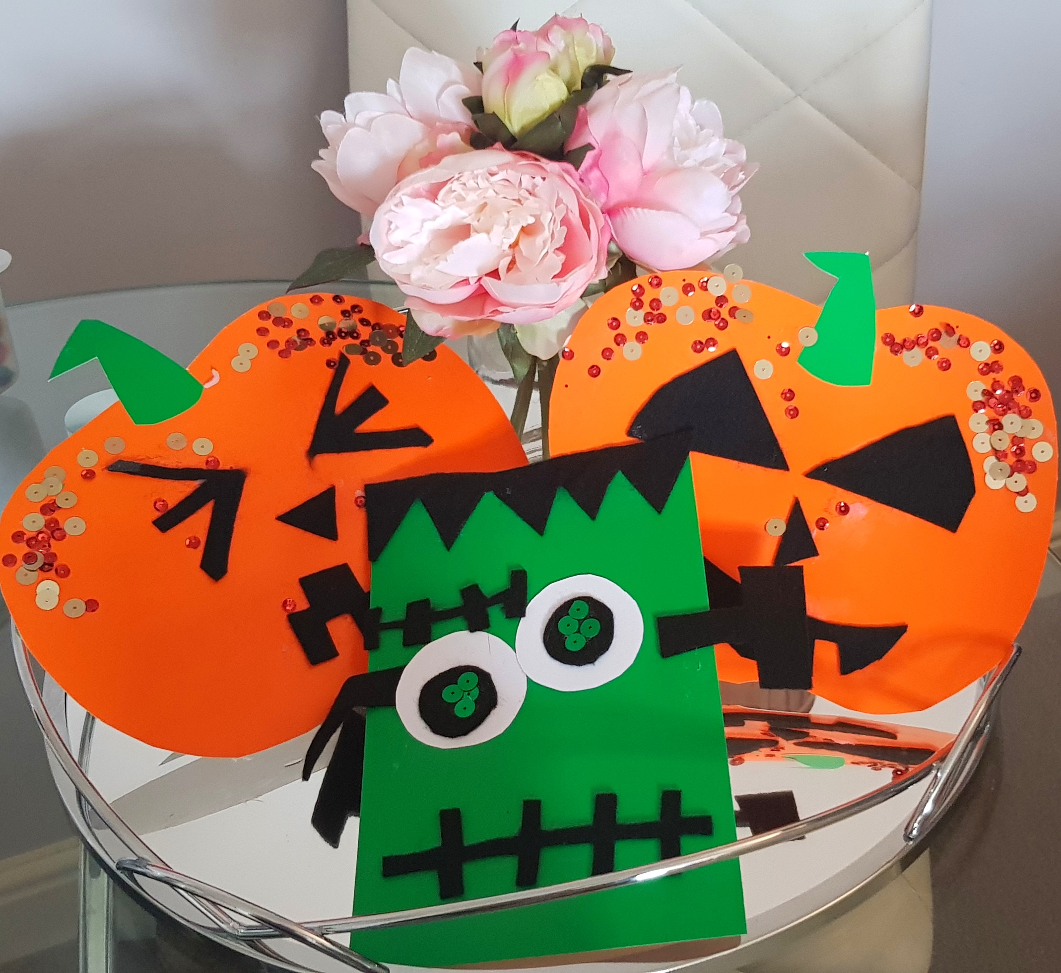 Kids Crafts: Halloween – card and felt pumpkins – Kaylie xo